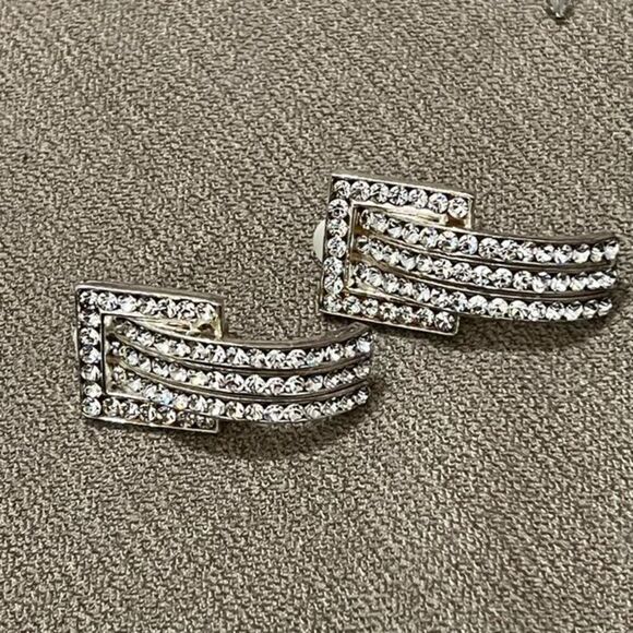 Vintage Glamour: Clip-On Rhinestone Elegance - READ - Picture 7 of 10